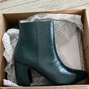 Brand new Steve Madden boots